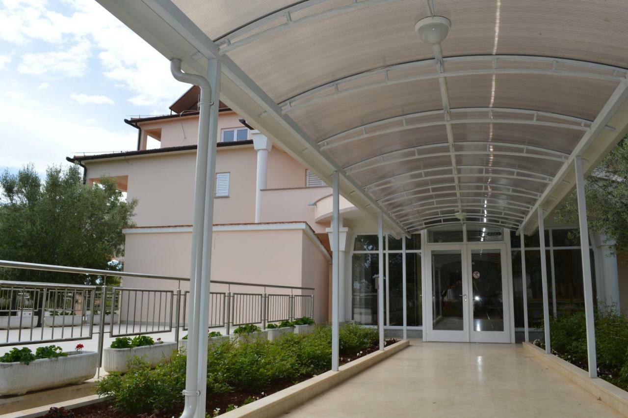 Hotel Pansion Oliva à Krnica Extérieur photo