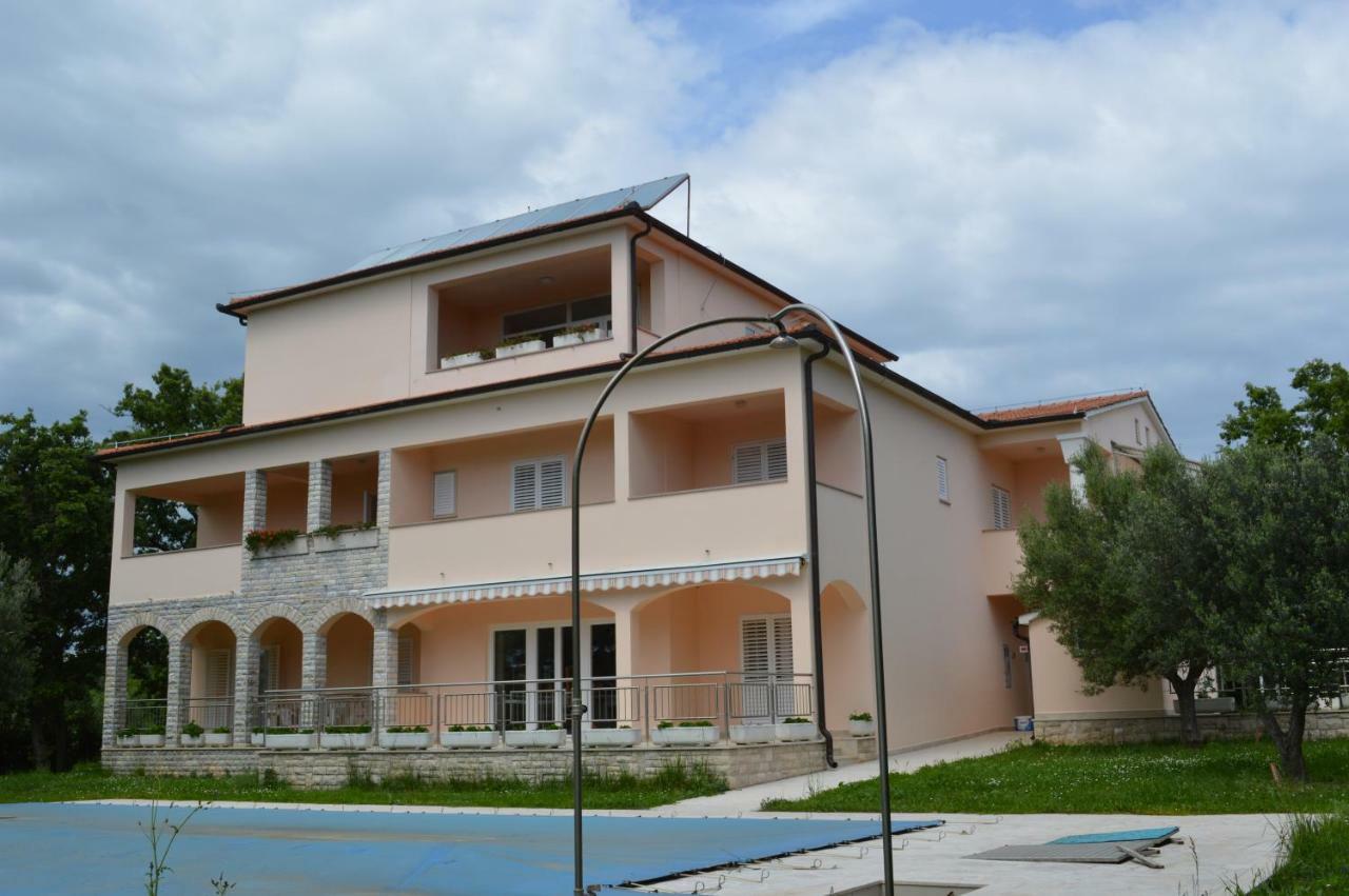 Hotel Pansion Oliva à Krnica Extérieur photo
