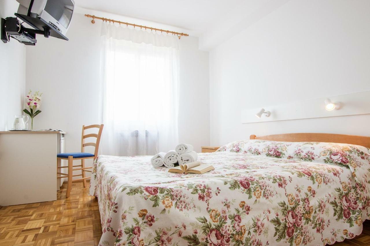Hotel Pansion Oliva à Krnica Extérieur photo