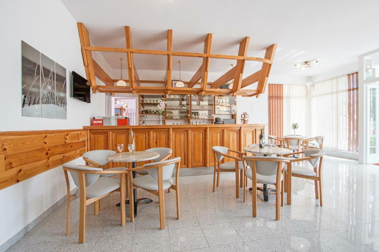 Hotel Pansion Oliva à Krnica Extérieur photo
