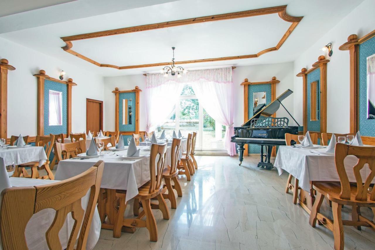 Hotel Pansion Oliva à Krnica Extérieur photo