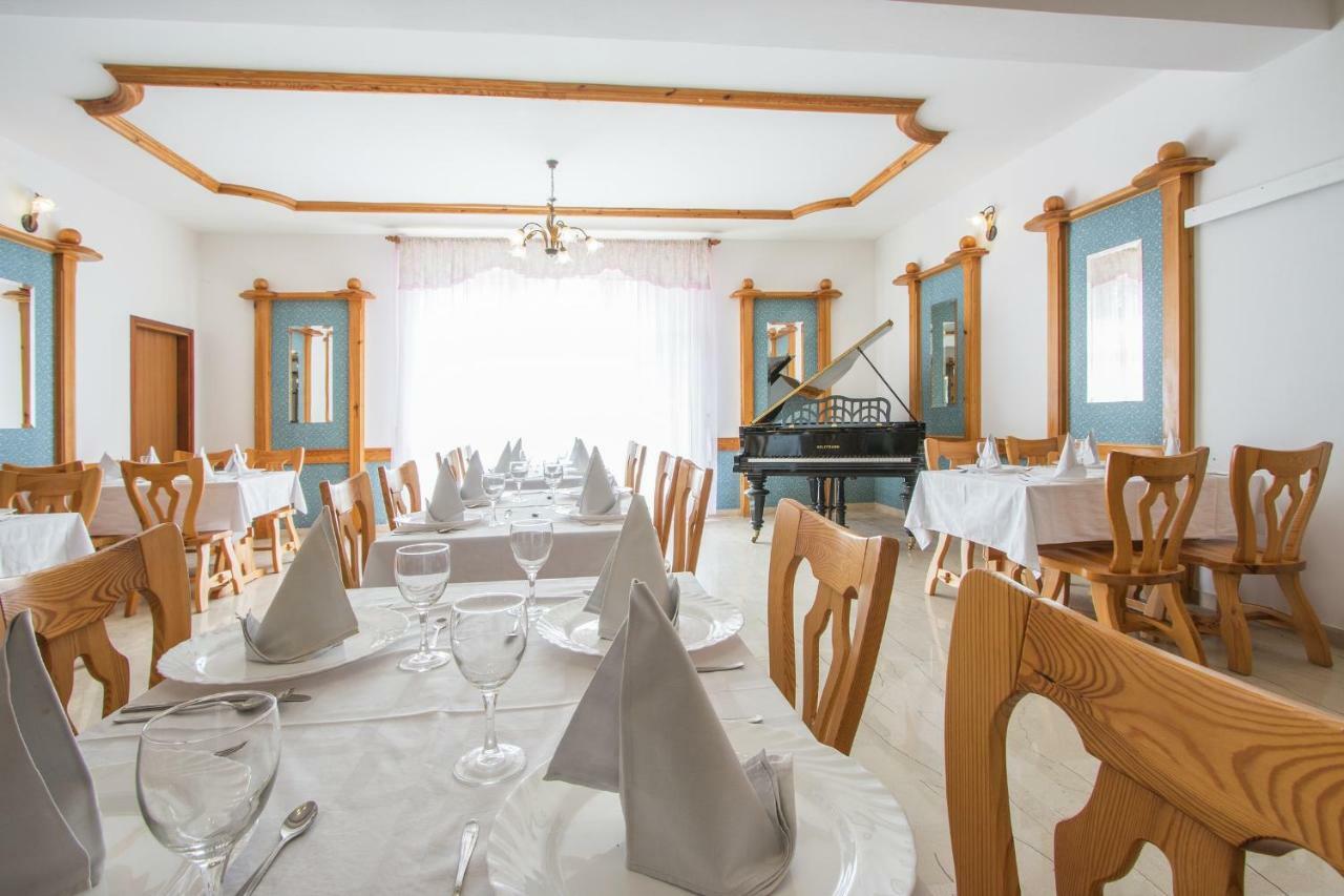 Hotel Pansion Oliva à Krnica Extérieur photo