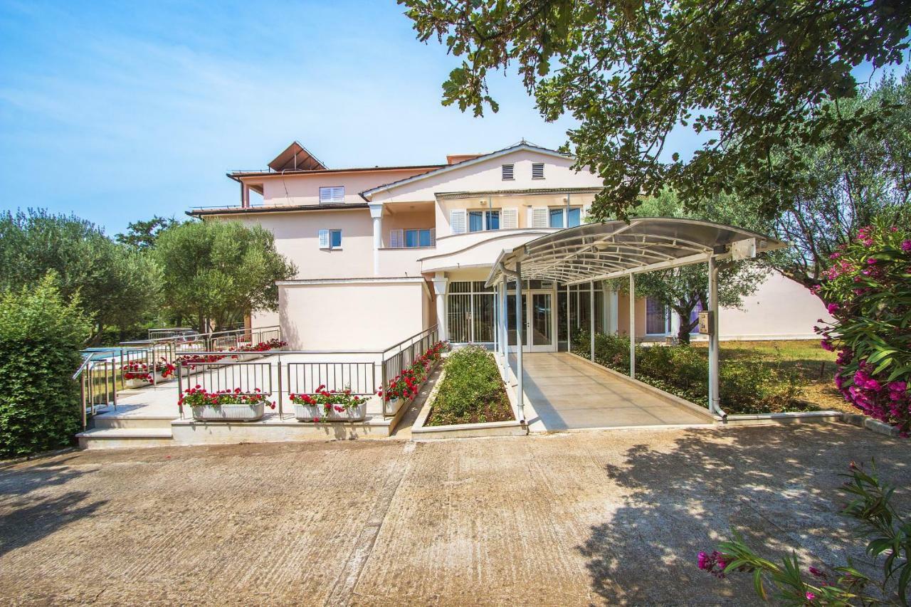 Hotel Pansion Oliva à Krnica Extérieur photo