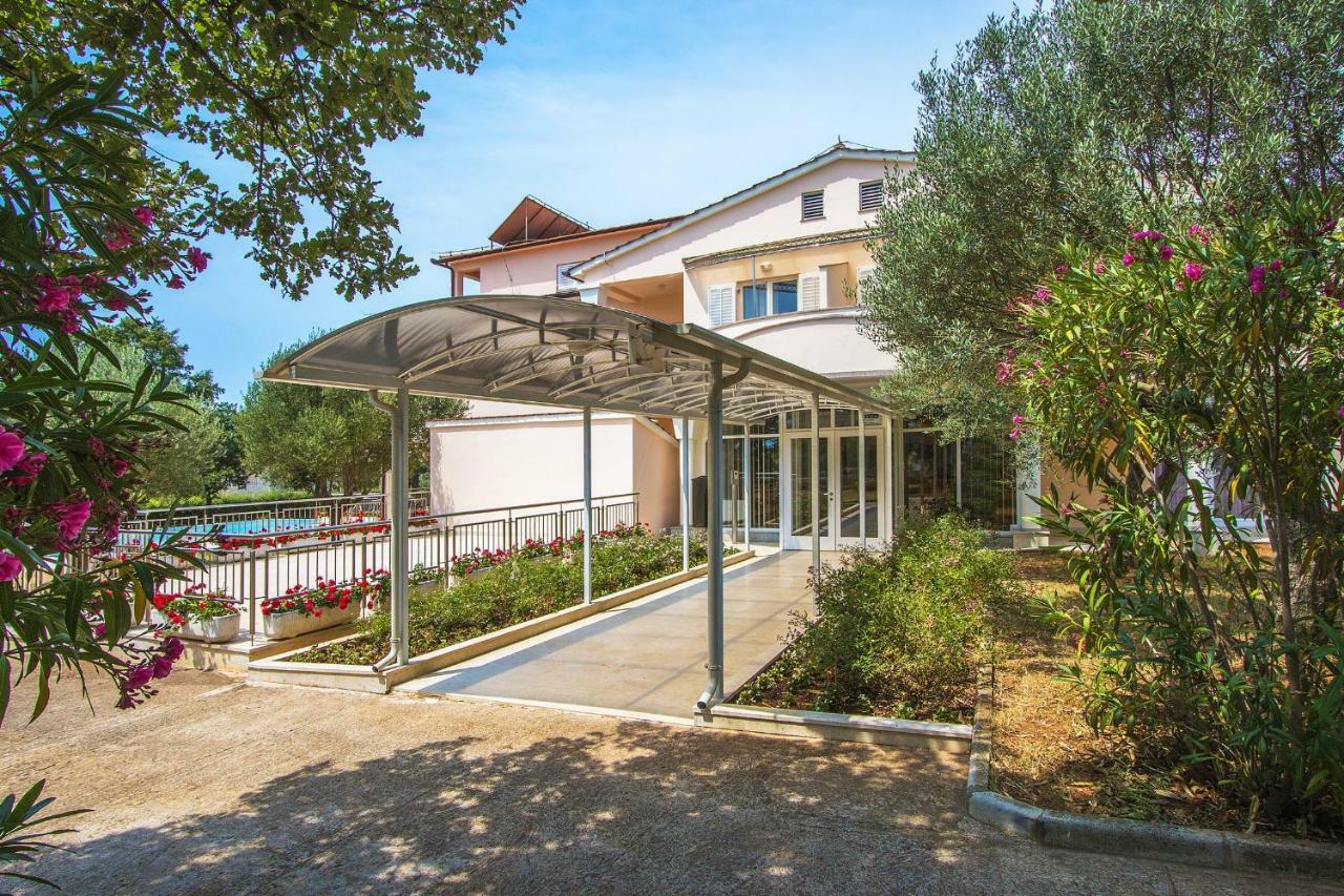 Hotel Pansion Oliva à Krnica Extérieur photo
